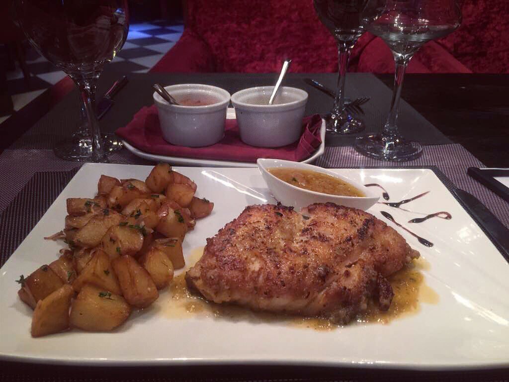 MuranoLounge's tweet photo. C’est bientôt midi !!! Venez vous régaler au Murano Lounge Restaurant😋😋 
Bon appétit 😏🍱 

#ForMenOfPrestige 

📍 situé Juste après Nicecream Rue Boué de Lapeyrère, Akwa 

📱 698984253 / 673393270 https://t.co/BO2biCiEx3