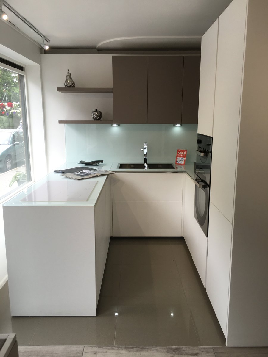 maisoncreations's tweet photo. Showroom furniture for sale at excellent prices
#furnituredesign #sale #SHOWROOM #ItalianDesign #Bournemouth #kitchendesign #furniture #handmade https://t.co/vjQGnvBFtD