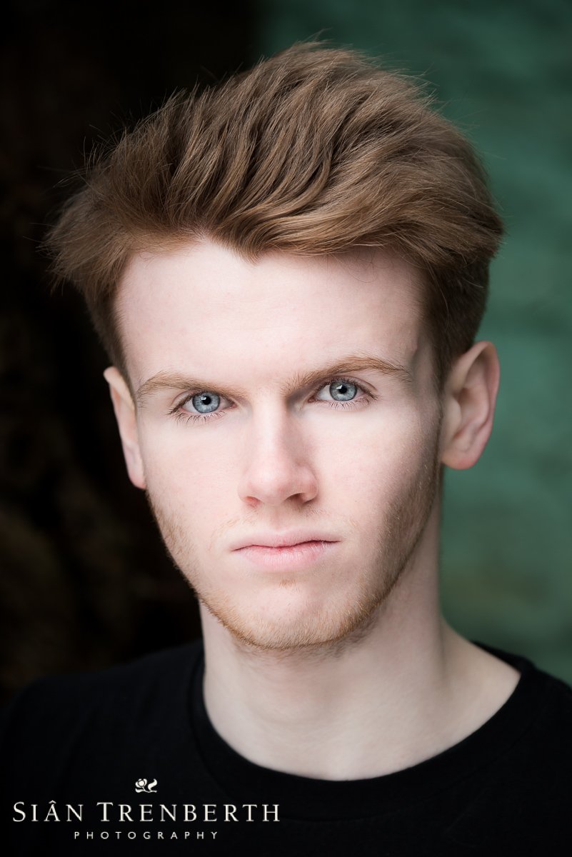 Actors Headshot of Iwan Griffiths                           
sian-trenberth.com/headshots.html…