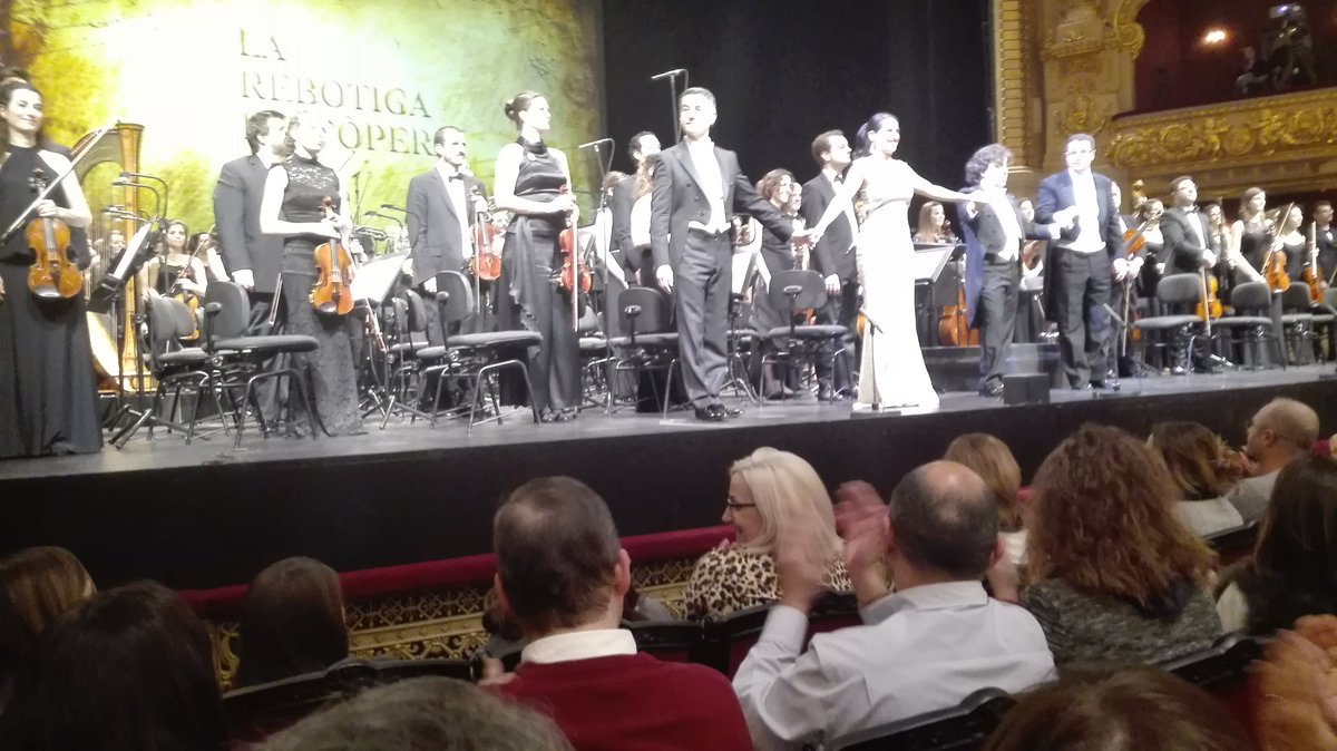 SantiCostaSI1's tweet photo. GRÀCIES! @marcelgorgori i @mutuageneralcat per l'espectacular "Rebotiga de l'Òpera" amb #Simfonova. Va ser fantàstic!!!! https://t.co/9q92W2UsZG