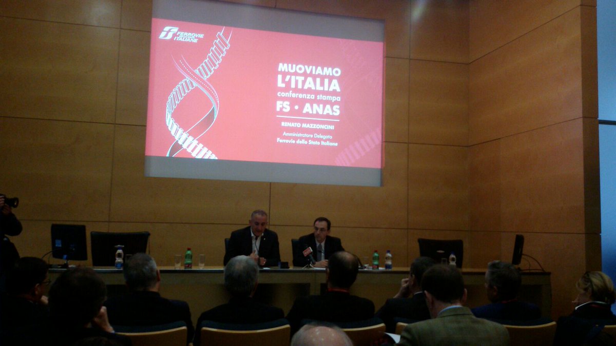 TrasportiItalia's tweet photo. #FSANAS Muoviamo l'Italia, Renato Mazzoncini: "con l'ingresso di @StradeAnas il fatturato del gruppo #FS Italiane arriva a oltre 11 miliardi di euro. L'obiettivo è portare gli investimenti in 3 anni a 3 miliardi" https://t.co/WhZJomEdf1