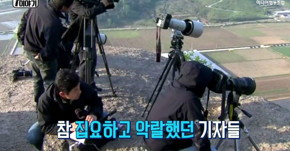 moonlove9804's tweet image. 지난 9년을 문재인 이라는
정치인과 정권교체를 위해
우리는 함께 해왔습니다

참여정부 시즌2
노무현대통령을
외롭게 했던
그시절로 되풀이 되어가는
느낌 입니다

하지만
그때와 다른건
소중한 사람을 잃었던
그아픔 때문에
다시는 되풀이 하지 않겠다는
다짐이 있기 때문이죠!

문꿀님들 힘냅시다!