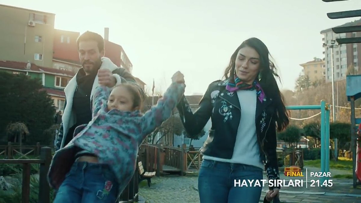 tuebelen's tweet photo. En azından sonunda her şeyi geride bırakıp, çocuklarına kavuşuyorlar.. 🌌
#hayatsırları #ekinkoç #hazarergüçlü https://t.co/9nOB5Iwk3E