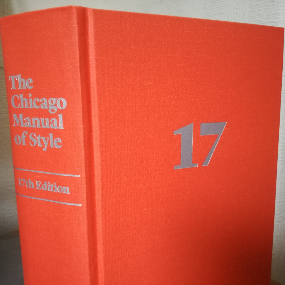 PC_Bain's tweet photo. Breaking out the new @ChicagoManual #CMOS17 for this week's book index. Even the Brits sometimes do it #ChicagoStyle. https://t.co/dbxVpViX4J