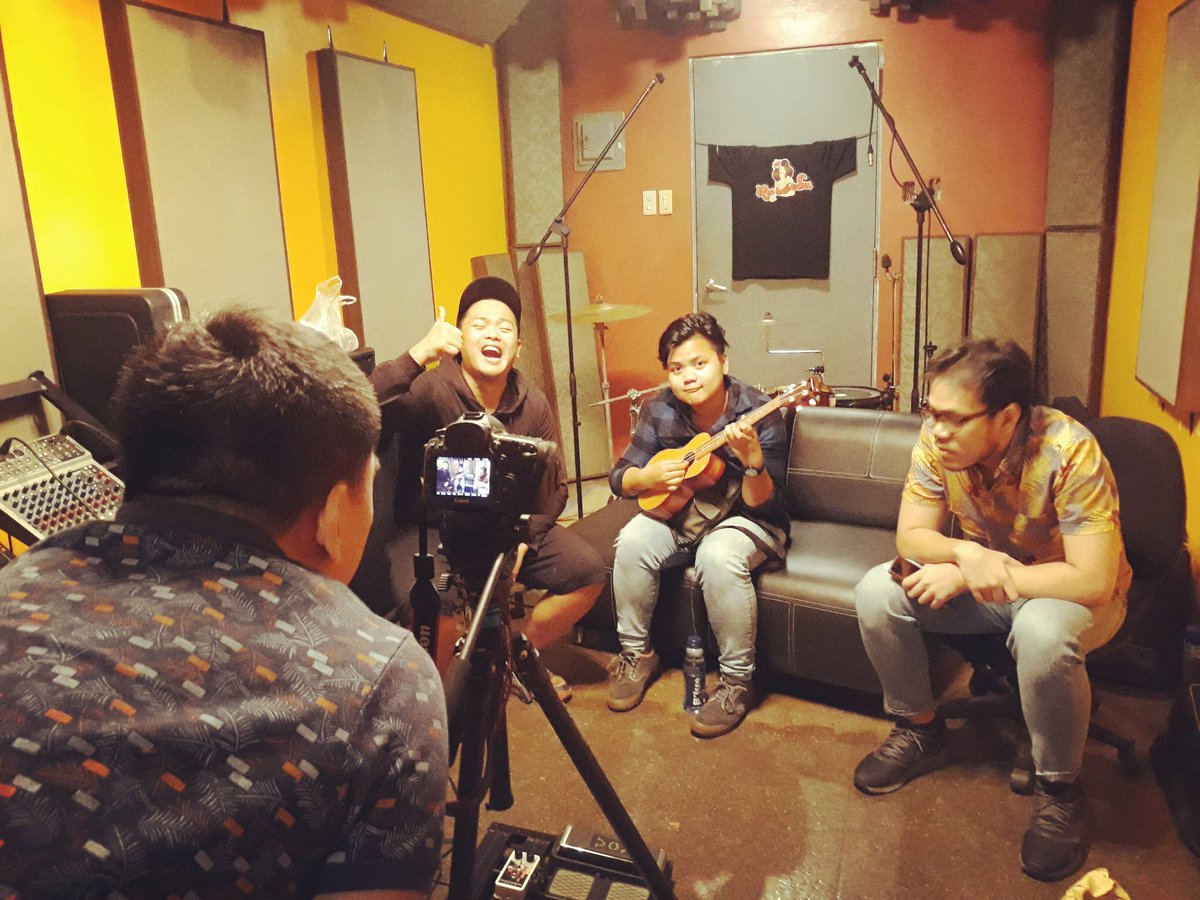 SSaucers's tweet photo. There you go, our first band interview for 2018! Let's go! Thank you RuwedaTV for having us.. much love and respect! 😉

#StarcupsAndSaucers2018 https://t.co/kctRXvOLAH
