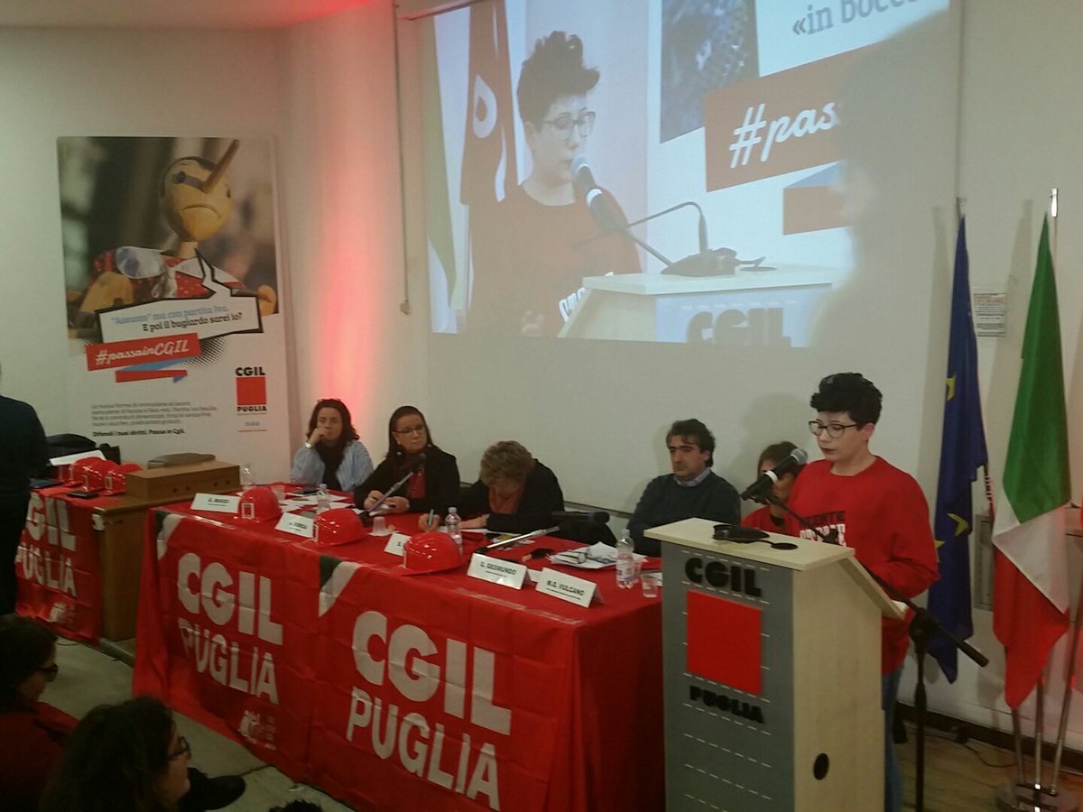 CGILPuglia_U35's tweet photo. "Sono Clelia, ho 20 e vivo a Taranto. Lavoravo in un Call Center a 0,33€ l'ora, diversamente dall'accordo nazionale, mi avrebbero detratto soldi dalla paga se mi fossi alzata per andare in bagno.Grazie alla lotta con il sindacato ho visto rispettare i miei diritti"
#PassaInCGIL https://t.co/Rlc1mg24yx