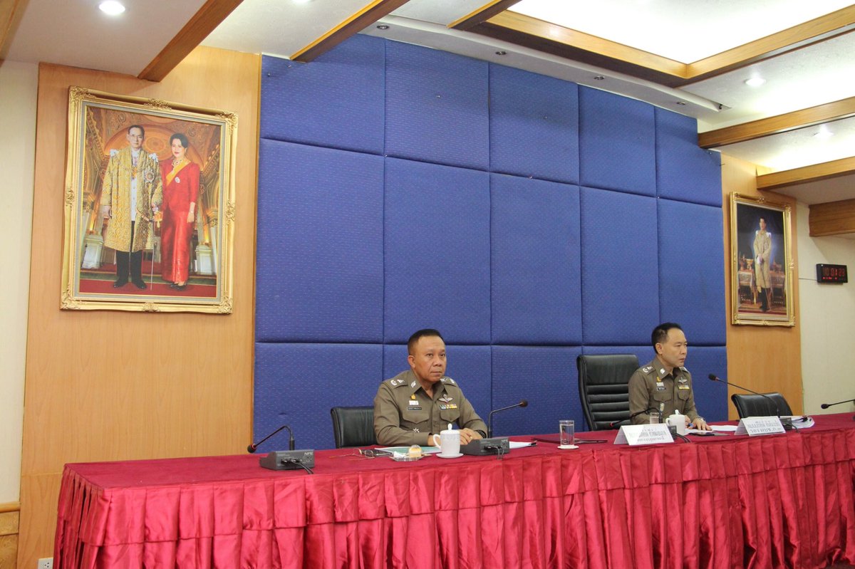 PoliceRegion3's tweet photo. พล.ต.ต.คีรีศักดิ์ ตันตินวะชัย รองบัญชาการตำรวจภูธรภาค 3/รองหัวหน้าคณะทำงานฯ และคณะทำงานฯ ตำรวจภูธรภาค 3 เดินทางมาประชุมสรุปผลการตรวจติดตามการขับเคลื่อนการยกระดับฯ ของสถานีตำรวจในสังกัดตำรวจภูธรจังหวัดอุบลราชธานี https://t.co/Hkkw0DWcF1