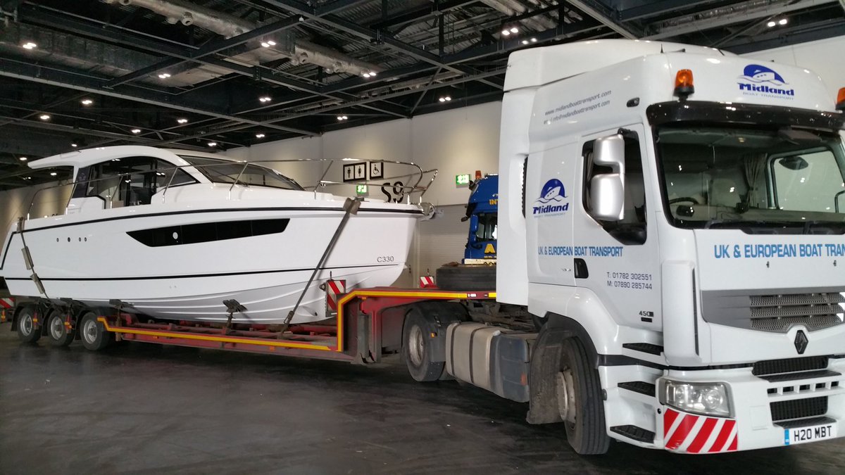 staffsclassic's tweet photo. #sealine330 leaving London boat show 2018 off to @nfkboatsales https://t.co/tRXpKrhRYM