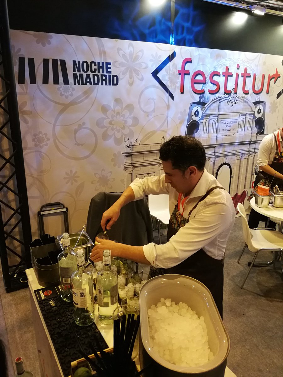 VidaDeMadrid's tweet photo. Ya vamos de mojitos en el stand #festitur #madrid en #fitur2018 . Espíritu de noches madrileñas https://t.co/92me7qudMN