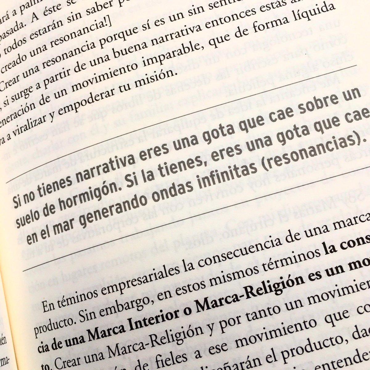YOU_MEDIA's tweet photo. La importancia de una buena historia. Una historia que invade, que llega a todos. Una historia que queremos compartir, creando ondas infinitas.
#comunicacionliquida #agencia #publicidad #comunicacion #LOVE #tueresdios de @ECEQUIEL_ https://t.co/AOWC2Wh2at
