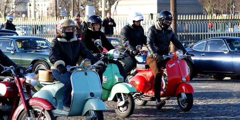 Paris va interdir les deux-roues à moteur thermique à partir de 2020 ! Parlons du marché des deux-roues et de l'émergence de l'électrique qui va profiter des mesures écologiques locales -> wp.me/p6GKu9-2ch @askollmobilita <a href="/GovecsFR/">Govecs France</a> <a href="/EccityMotocycle/">eccity</a> <a href="/PeugeotFR/">Peugeot France</a> <a href="/unumotors/">unumotors</a>