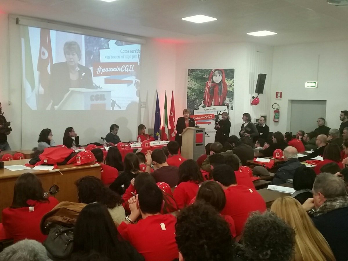 CGILPuglia_U35's tweet photo. "Oggi siamo tornati al caporalato. Quello che chiede il costo del trasporto a un bracciante è diverso da quello che nei Call Center ti trattiene parte della busta paga se fai una pausa?"
#PassaInCGIL https://t.co/IzMNT4EqO7