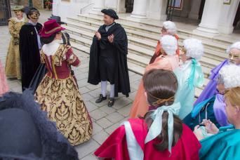 venicetours's tweet photo. Discover the fascinating history and secrets of the #VeniceCarnival on a wildly entertaining guided tour. Dressed in traditional costume and #Venetianmasks, follow in the footsteps of #Casanova as we transport you back to 18th-century #Venice! https://t.co/eYVJOR8NJV https://t.co/3ArEbawNAL