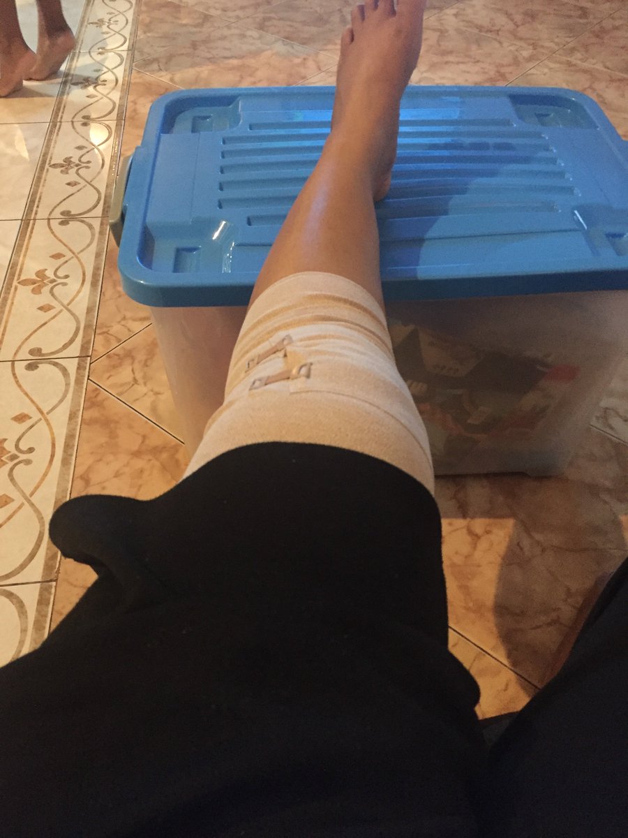 intan_indahsari's tweet photo. Okeh.... kaki harus diperban krena ligamennya cedera, fix bedrest gak bisa jalan, lalu ini rumah sama isinya nasibnya begimanaaaaa??? Demi dewaaaaaa 😩😩😩😩 https://t.co/ZWvWjUKQ2c