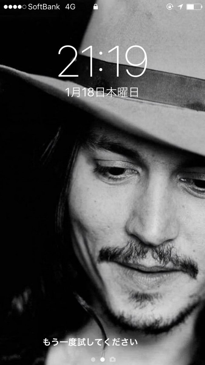 385 On Twitter My Iphone Wallpaper Is Updated Iphone Wallpaper Johnnydepp Blackandwhite 壁紙 ロック画面 ジョニーデップ モノクロ