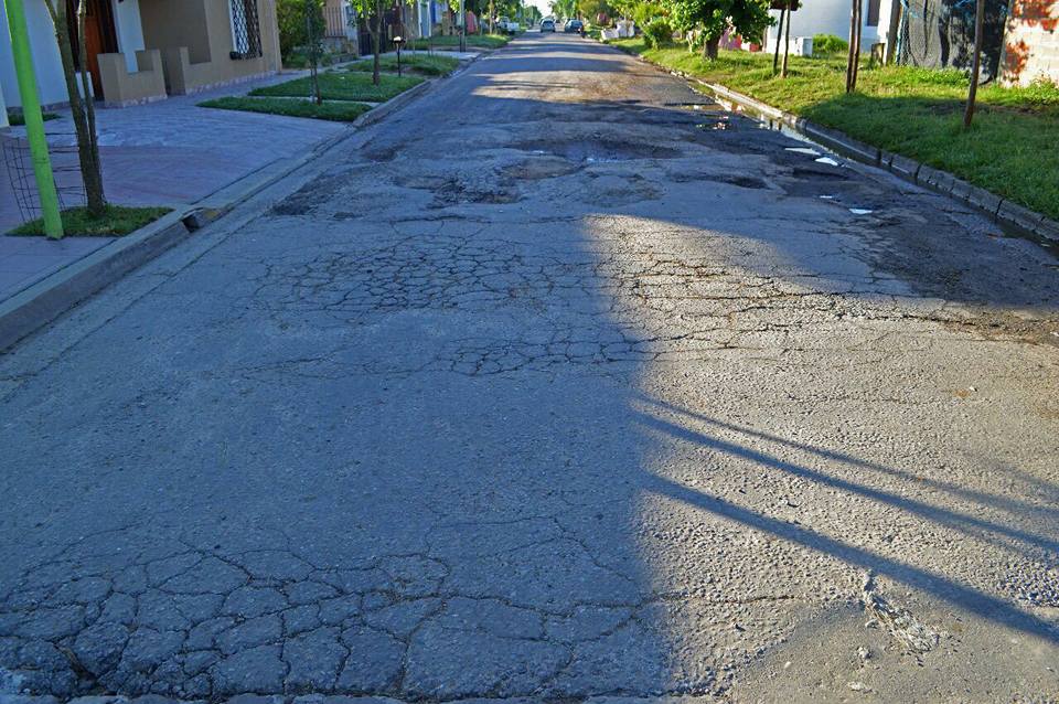 Castellidiariok's tweet photo. Sebastián Echarren dijo que con lo re invertido en asfalto se podría haber hecho un jardín de infantes

https://t.co/V8R5XIbVKt https://t.co/0WBYqq7XSo