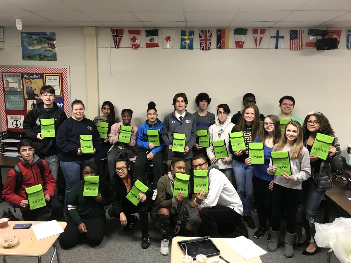 Mrs. Utzigs’s 1st period Global 10 class on Blue &amp; Green Day!  <a href="/SHSDonateLife/">SHSConnectlife</a> <a href="/PrincipalSHHS/">SHHS</a> <a href="/Unyts/">Unyts is now ConnectLife</a>