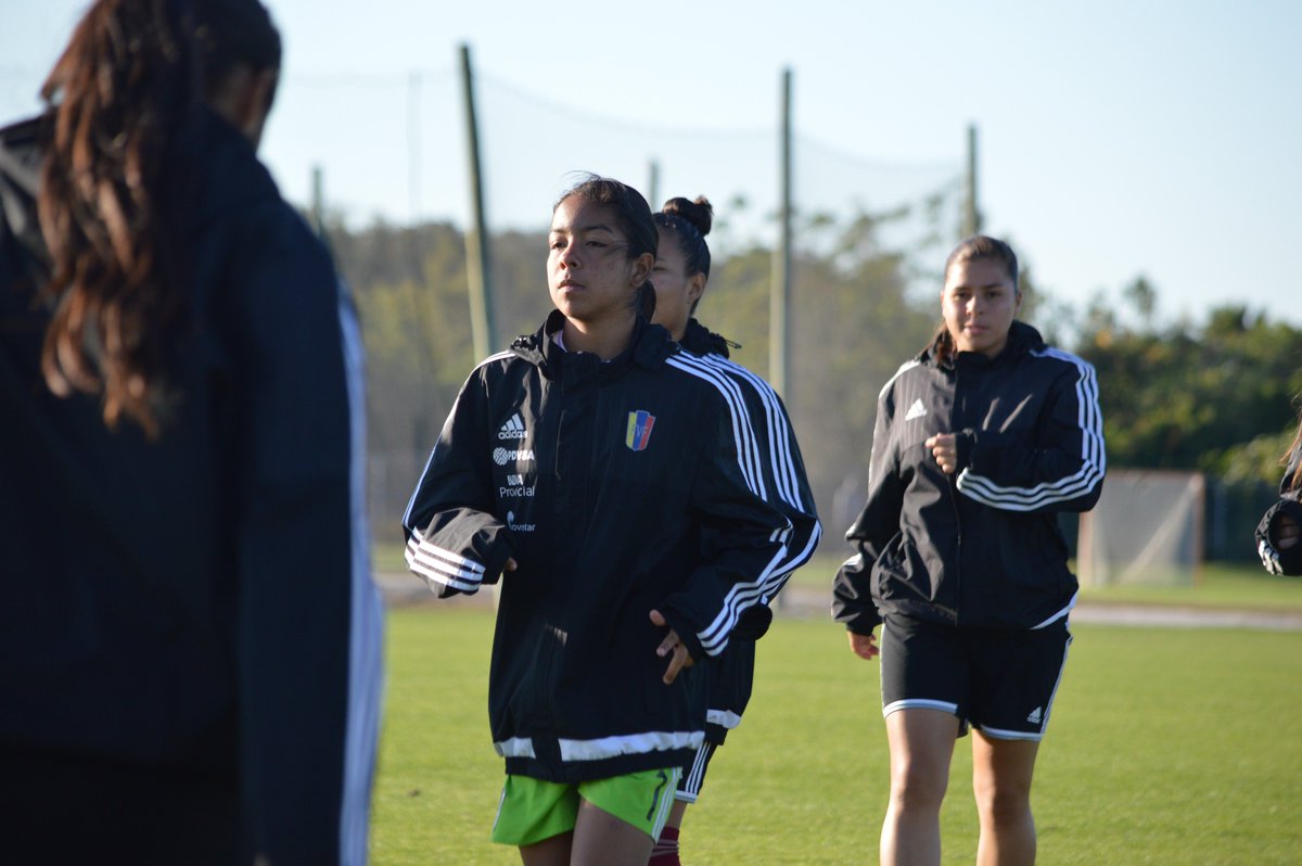FemeninoFVF's tweet photo. Yorbelis Sánchez: “Estamos mucho mejor preparadas, tanto defensiva como ofensivamente: en estos dos días pudimos trabajar y corregir los errores que cometimos el lunes. Queremos estar a la par del rival y sacar un buen resultado; para eso debemos tener más disposición y actitud”. https://t.co/J2kIwGQWqw