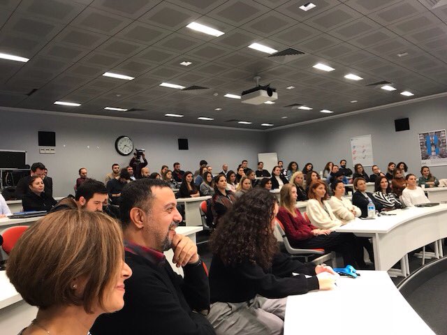 Bu ay #ekoltaks un konuğu #leylaalaton <a href="/LeylaAlaton/">Leyla Alaton</a> "keşkelerle hiç yaşanmaz. İnsanların o gün aldığı kararlar doğru kararlardır. İnsan ilişkilerini seviyorum". #stageiletişim #karar #doğrukarar #ekolkardelen