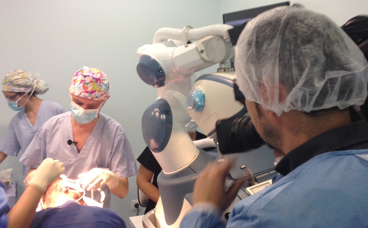 Clinica_Imema's tweet photo. No os perdáis hoy a partir de las 19:00 #MadridDirecto86 de @MadridDirecto. Podréis ver un trasplante de #pelo en vivo, y además ver el antes y el después de uno de nuestros pacientes tras 8-9 meses. Si quieres informarte, no te lo puedes perder. #IMEMA #Artas https://t.co/fAXZb4Np2Y