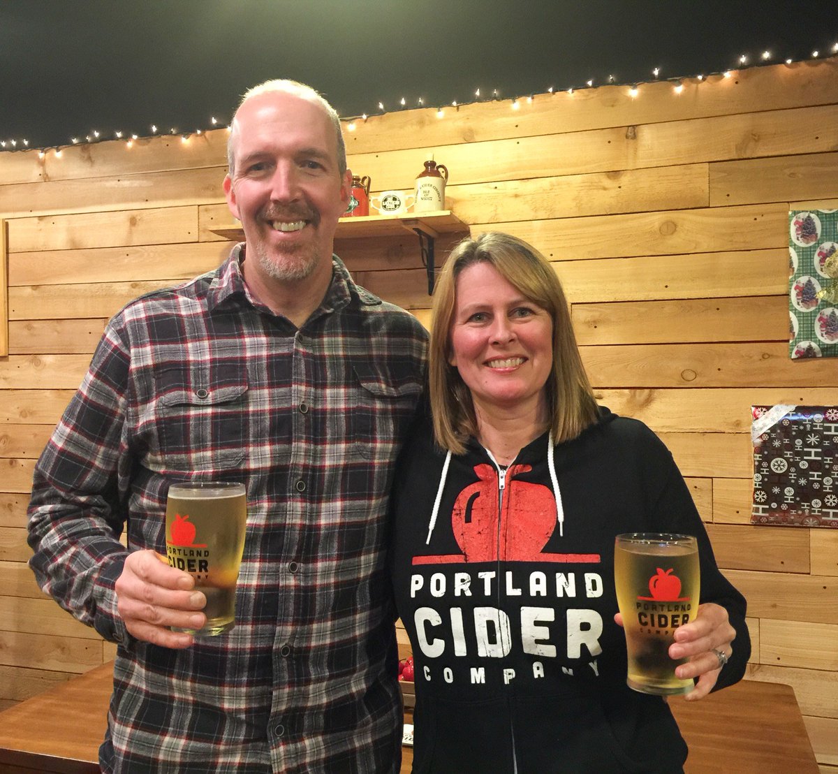 PDXCulinaryRad's tweet photo. Episode 55 of the Portland Beer Podcast is a cider centric episode

In this episode of the @PDXBeerPodcast Host @stevenshomler visits with Jeff Parrish Co-Founder of @PortlandCider 

https://t.co/dxQJqKFGbN #Portland #Cider #Podcast #Oregon #OregonCider https://t.co/tEZlKCFcHx