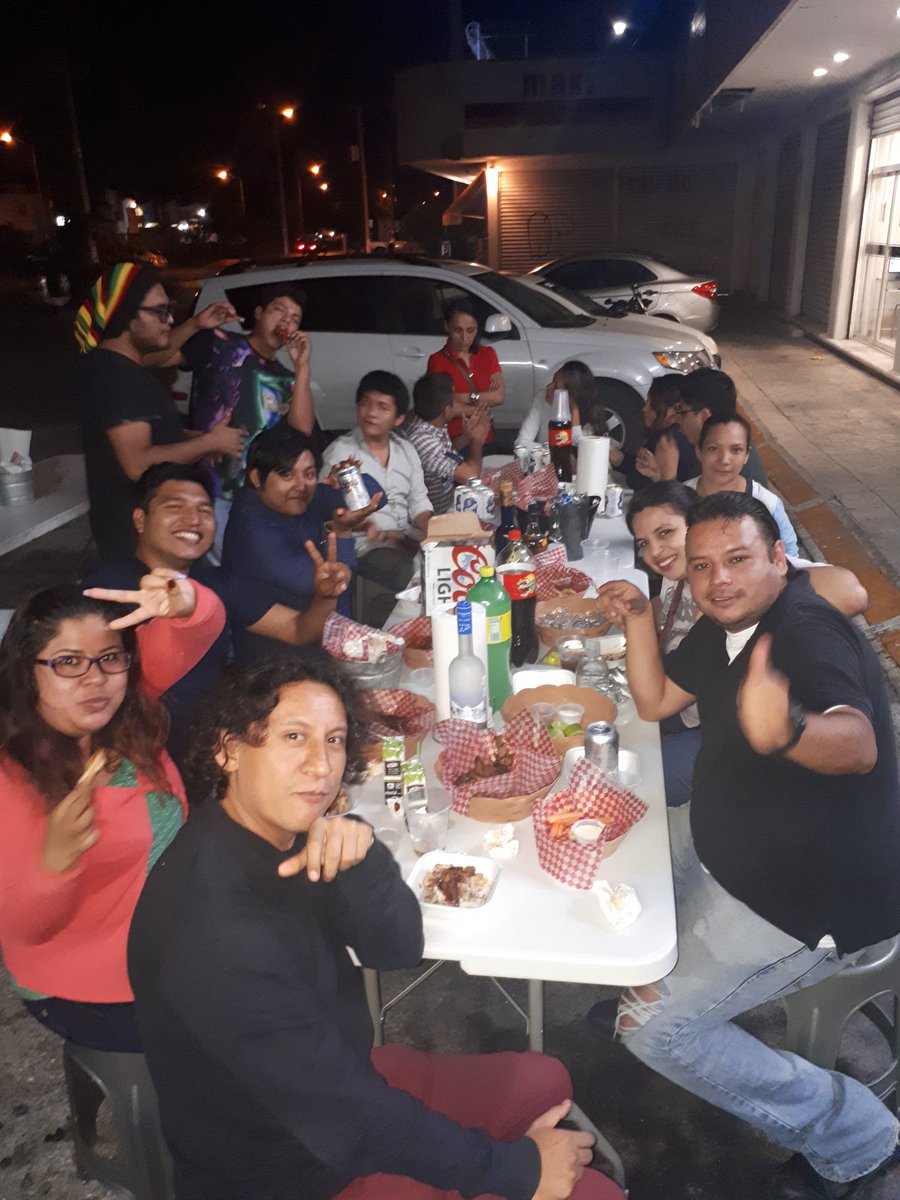 ROCKALITAS1's tweet photo. Así..... Nos juntamos....Así....Somos familia #RockAlitas #MúsicaLocal #RockPalPueblo #FelizJueves https://t.co/bVyKRH65IZ