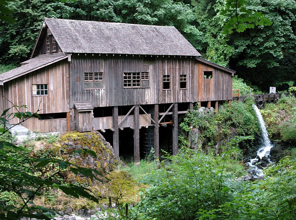 #ThrowbackThursday #TBT The Cedar Creek Grist Mill was built in 1876. It was declared a historic place in the 1960s and was restored by volunteers in the 80s. It is open year round for visitors! For more about the Grist Mill: cedarcreekgristmill.com