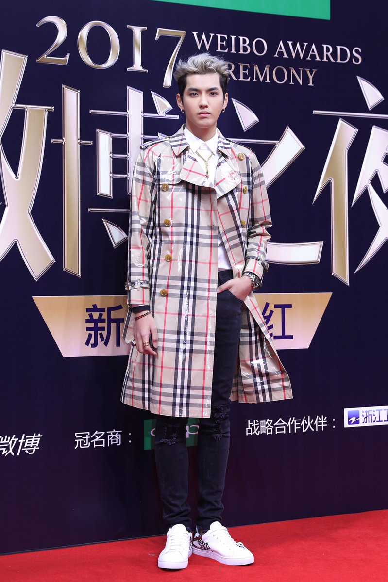 Burberry "Kris Wu wears a @Burberry check trench coat to Weibo Awards in Beijing https://t.co/CDNzEe5CTC" / Twitter