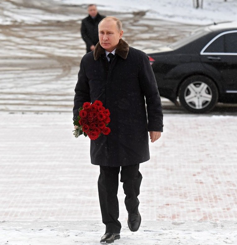 DPRK_News's tweet photo. Roses are red, my love
Violets are blue
Sugar is sweet, my love
But not as sweet as you. https://t.co/AeyULXGtBI