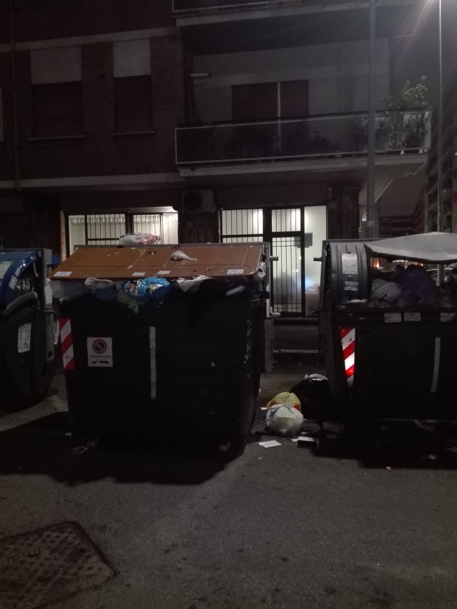 @amaromacapitale @virginiaraggi sono settimane che non viene svuotato il cassonetto dell'umido. L'odore è nauseabondo. Via Genazzano civico 40