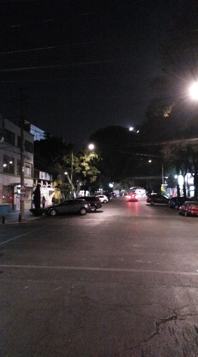 En coordinación con las autoridades Delegacionales realizamos acciones de reparación de luminarias y podas en la Colonia. Agradecemos a <a href="/STaboadaMx/">Santiago Taboada</a> por su apoyo en las gestiones.