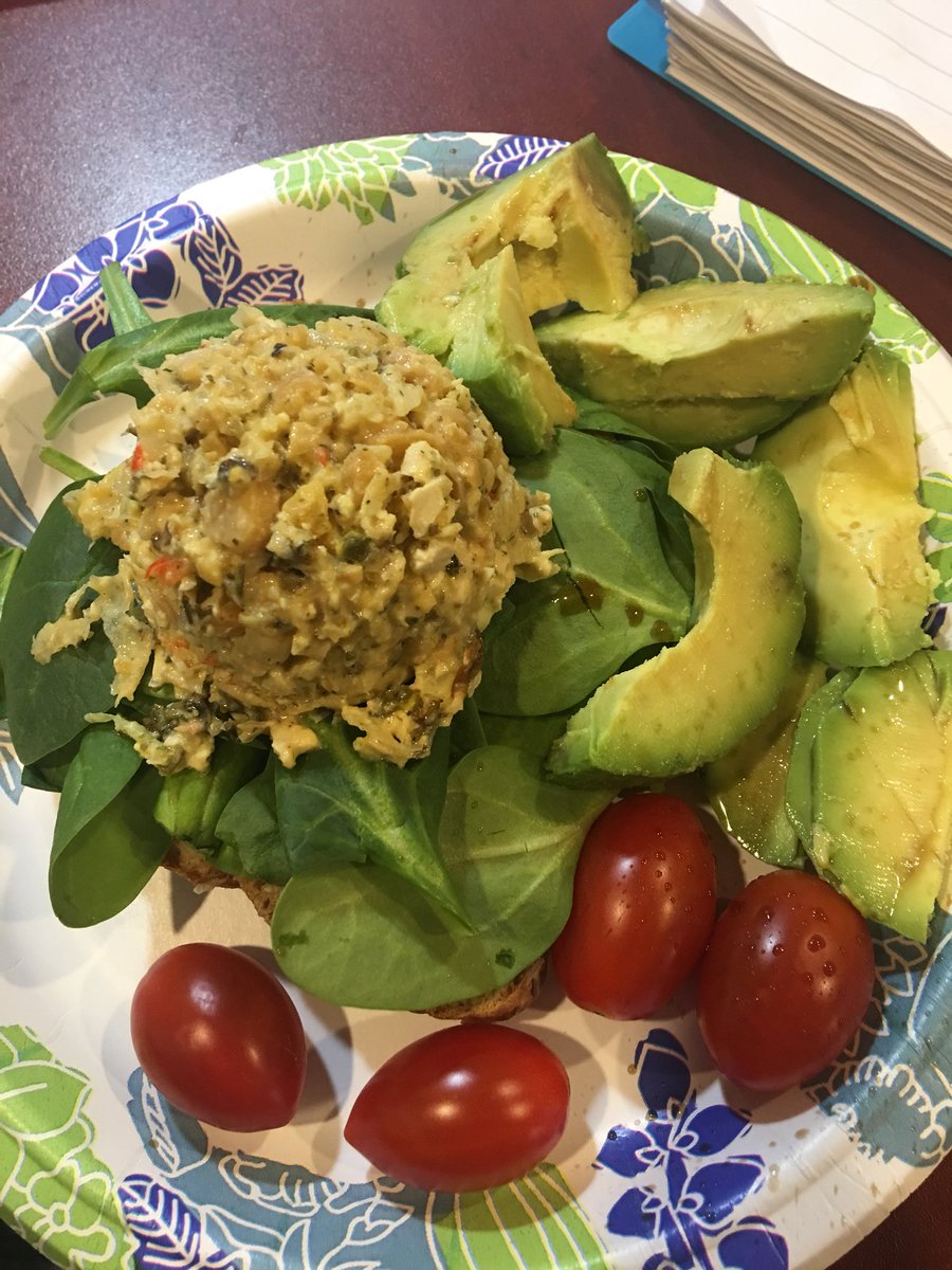 IAmEursella's tweet photo. #RawVeganFast2018 #Day10RawVeganFast #EtheVegetarian enjoying #VeganLunch #SproutedBread #Spinach #MockTuna #CherryTomatoes #Avocado with a little @Bragg #LiquidAmino #VeganLife #HardOutHereForAVegan #IDoYogaWithEursella #VeganLifestyle #Raw https://t.co/BnaxqgA6eB