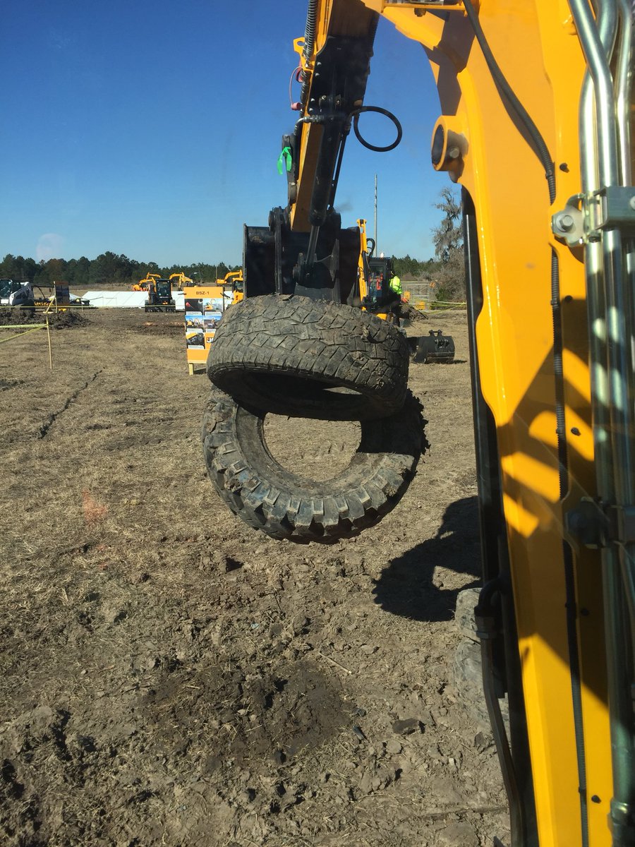 34scwest's tweet photo. Thumbs up on the JCB 48 z-1 #jcbfielddays https://t.co/LAUhnevMvI