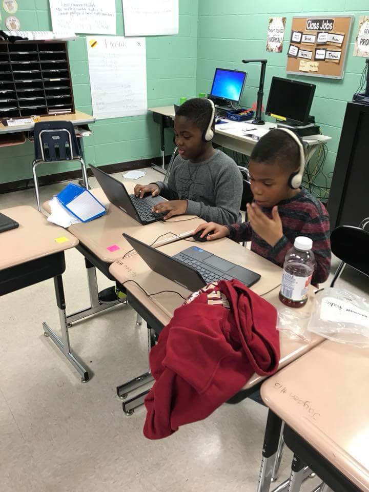 ccclippard's tweet photo. Fourth graders who made their AR Goal for 2nd Quarter got to enjoy a snack and free time on the Chromebooks. #ClippardCares https://t.co/4NbQ69HQ5V