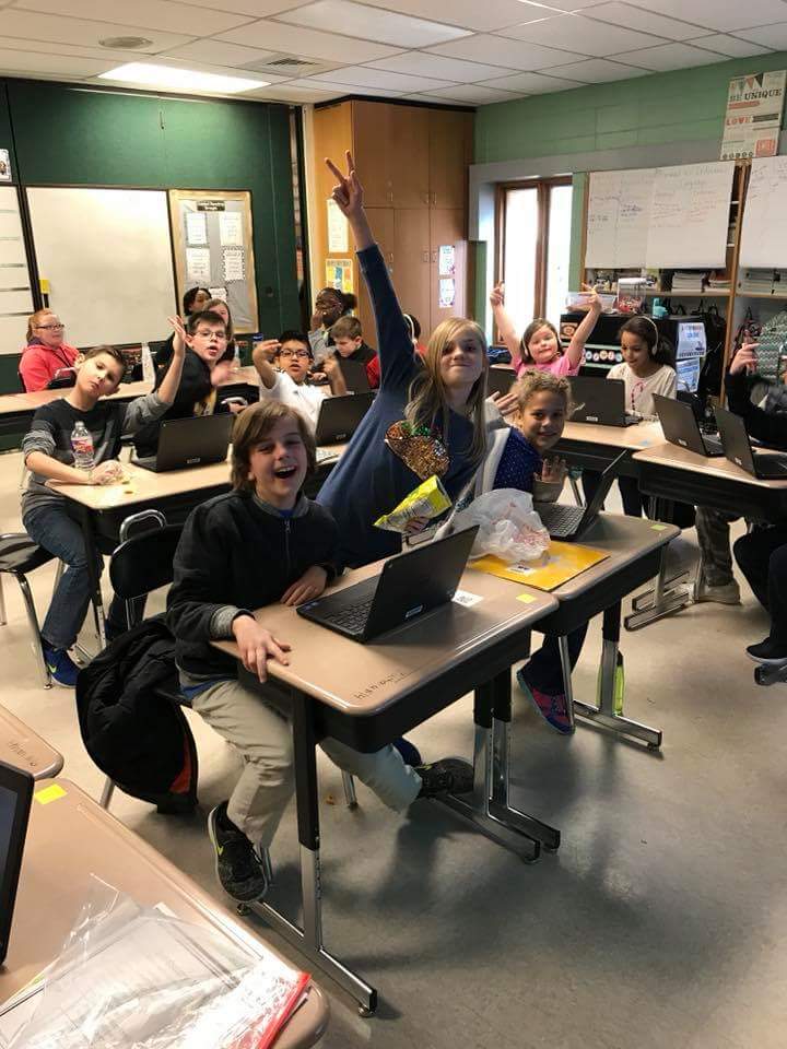 ccclippard's tweet photo. Fourth graders who made their AR Goal for 2nd Quarter got to enjoy a snack and free time on the Chromebooks. #ClippardCares https://t.co/4NbQ69HQ5V