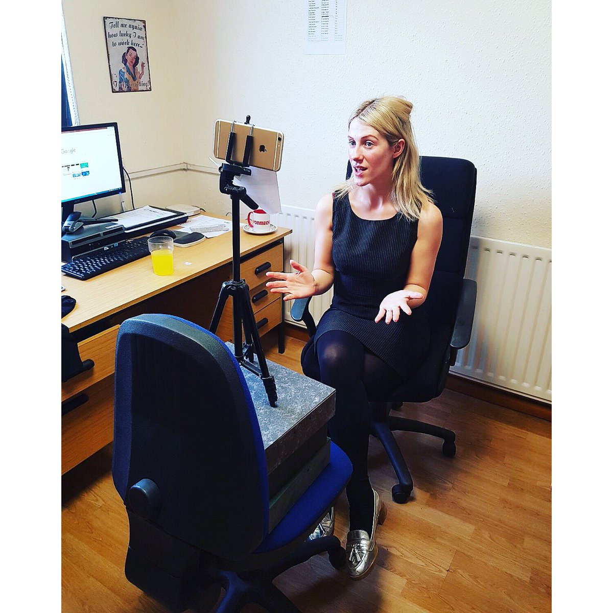 CatherineKeats's tweet photo. When you’re on your lunch break at work but still find time to squeeze in a quick self tape 🤳🏻🤳🏻🎬🎬📸😂😂💜💜#OfficeOrStudio #SelfTape #Actor #Casting https://t.co/acPLvAlimQ