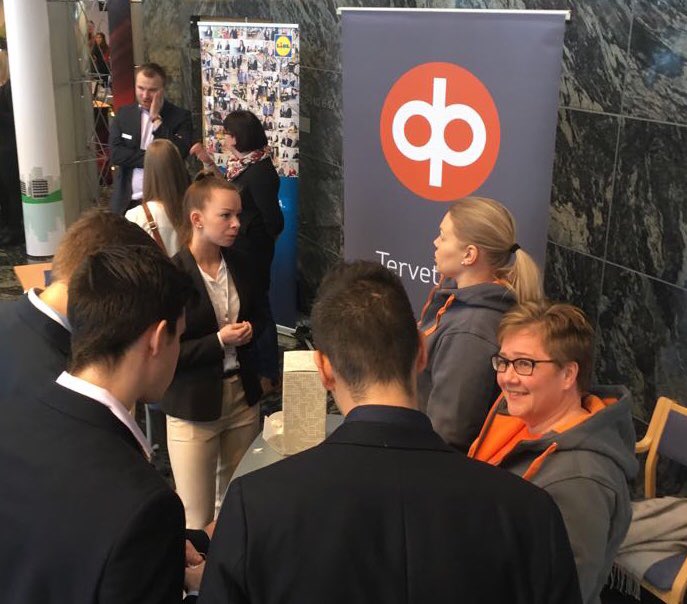 Ständillä riitti kiinnostuneita.  @Moreno_AnneM kanssa. #Firmamessut #Agora #pörssiry #OpKeskiSuomi #OPura