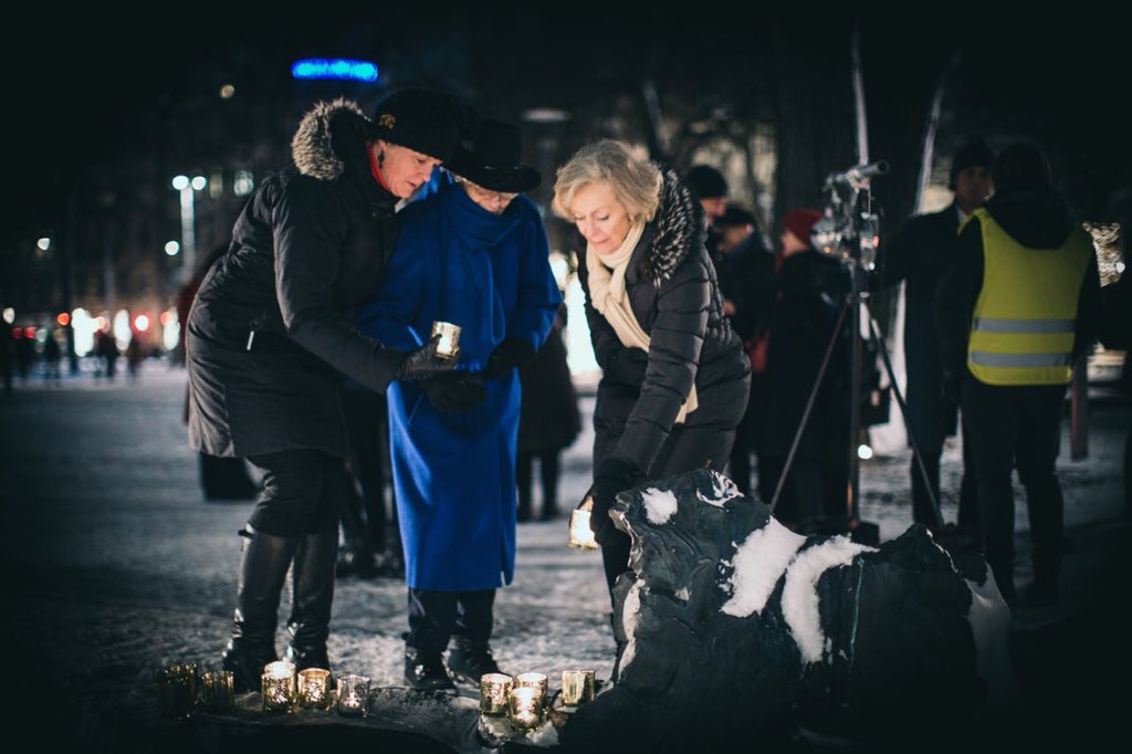 Igår hedrade vi minnet av Raoul Wallenberg och tände #LjusFörRaoul och för medmänsklighet. Raoul är en förebild som agerade med stort mod och civilkurage. Vem är din förebild? Tagga någon som gör världen mer medmänsklig. #WarmUpOurGlobe