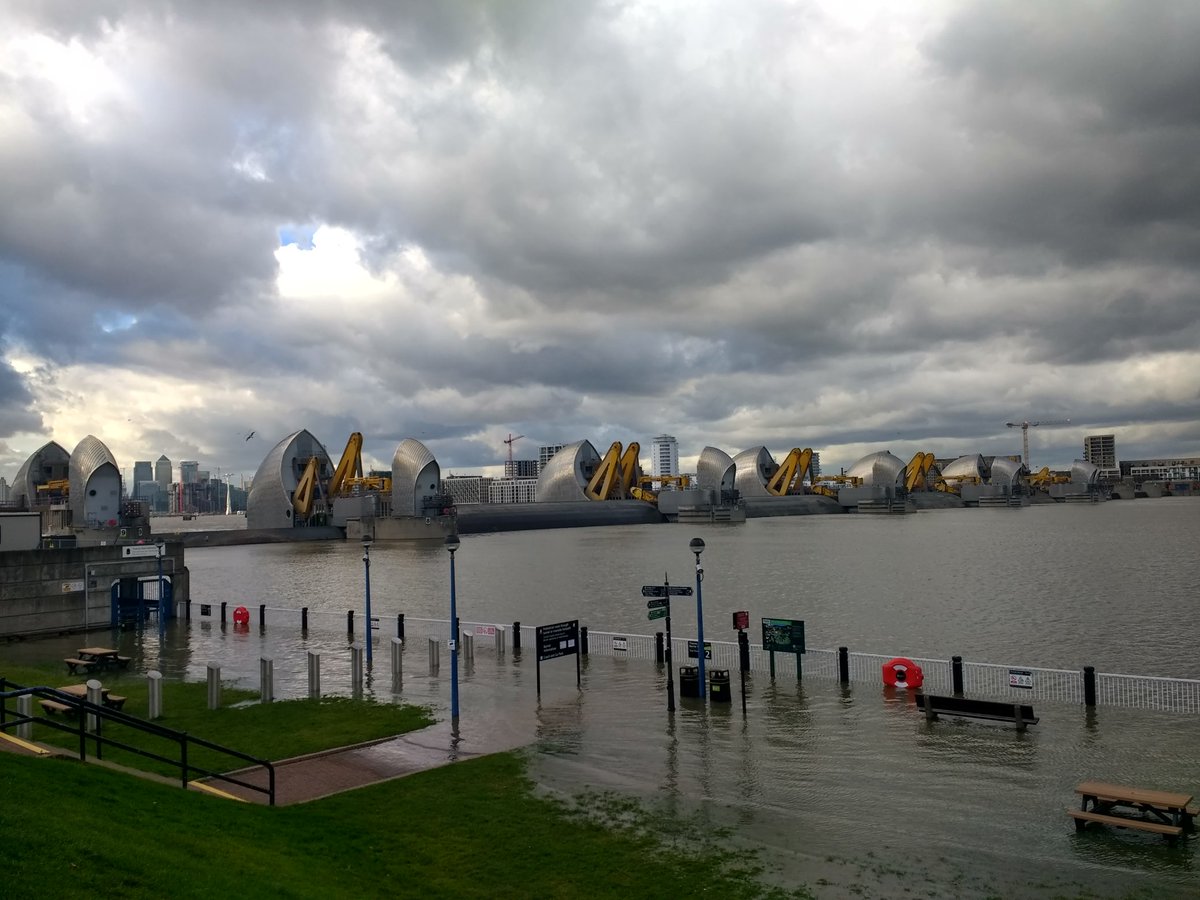 HydroStats's tweet image. Currently, at the Thames barrier; a closure blocked the incoming tide