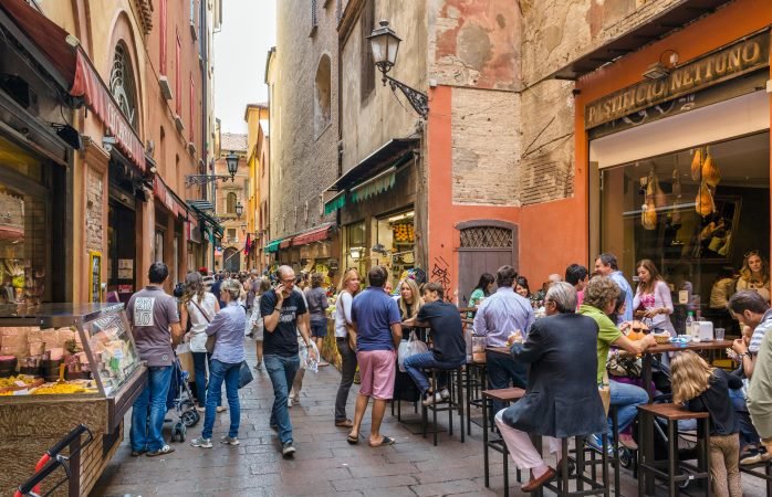 divento_com's tweet photo. Step into a medieval fairytale and explore Bologna’s oldest food market: Quadrilatero, a foodie's heaven. https://t.co/xc1nfUV16z 
#italianfood #gastronomy #eatitalian #viapescherievecchie #streetfood #quadrilaterobologna #foodanddrink #Bologna #Food #Market #foodie #quadrilatero https://t.co/rr3Shnuch3