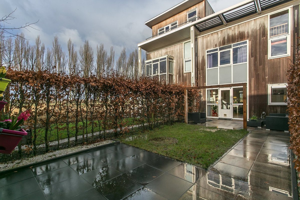 PandomoMakelaar's tweet photo. Nieuw in verkoop: Deze woning aan de Waterland 148 in Groningen is goed geïsoleerd, onderhoudsarm en vanuit de keuken kijk je uit over het riet en het schitterende weidevogel- en natuurgebied “Noorddijk/Kardinge”: https://t.co/WujMZfIg2q
#Pandomomakelaars #Groningen https://t.co/uqVSXbbBsE