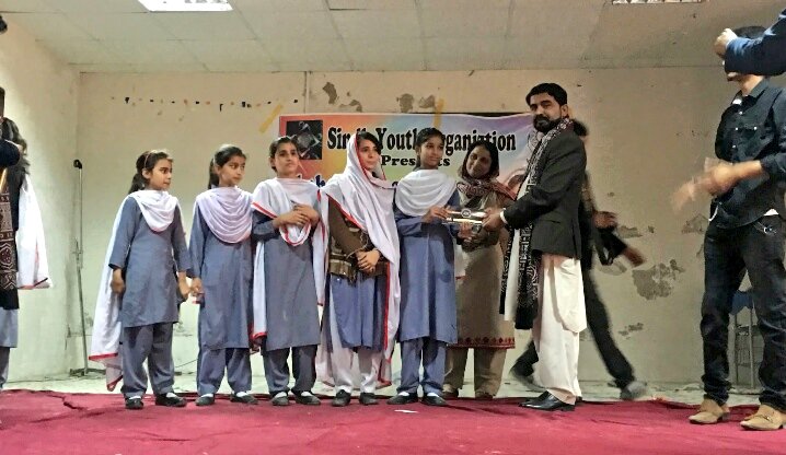 M_Nazim3630047's tweet photo. CEO @BBZFoundation Mr. @Fida_Wassan Distributed scholarship to poor and brilliant students at Girls High School Khairpur #WomenEmpowerment 
@BBhuttoZardari @BakhtawarBZ @AseefaBZ @SeharKamran https://t.co/h61VgFqjC8