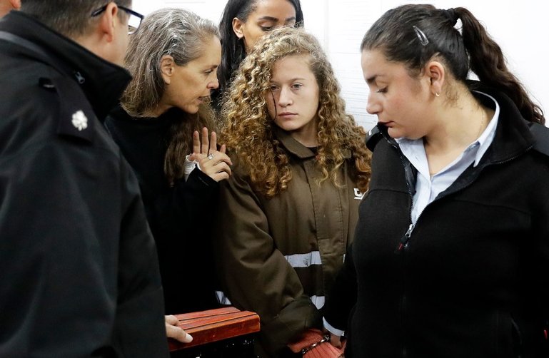 Ahed Tamimi is the Palestinian Rosa Parks #AhedTamimi #AlJazeera #Apartheidsystem #BenCaspit #children #Israel #Israelijournalist #MartinLutherKing #NabiSaleh #OccupyPalestineTV #Palestinian #RosaParks #UNICEF #WestBank occupypalestine.tv/ahed-tamimi-is…