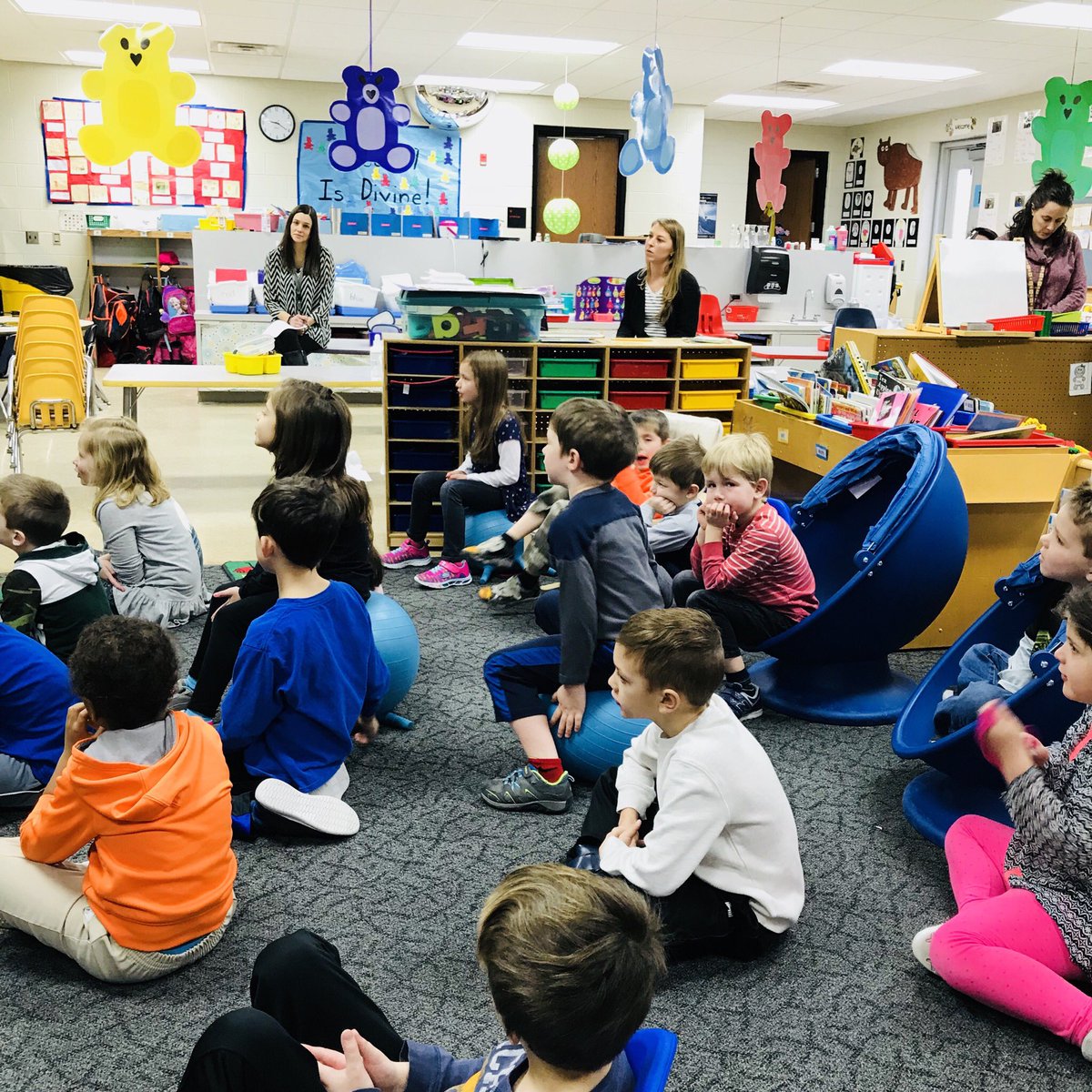 McGrathEagle6's tweet image. K-2 Literacy Lab Classroom at @ih_jaguars: 10 teachers and 30 students committed to getting better for themselves and each other #labclass #earlylit #pd #OtherPeopleMatter #WeAreGB @GBCSBobcats