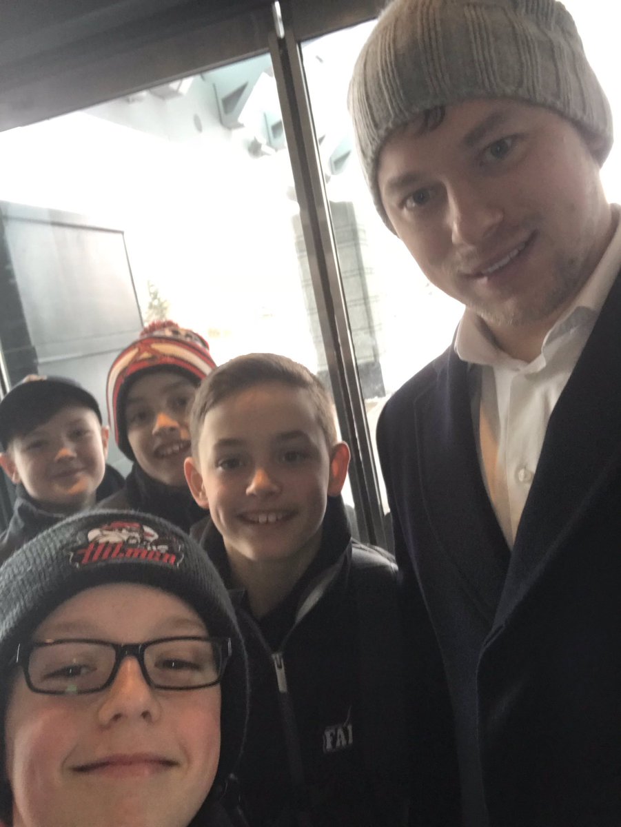 Some of our <a href="/djhlfalcons/">RBC PeeWee A Falcons</a> players just happened to run into Vladimir Tarasenko from the <a href="/StLouisBlues/">St. Louis Blues</a> @DJHLnews . We'll be seeing him again tonight at the <a href="/Senators/">Ottawa Senators</a> vs <a href="/StLouisBlues/">St. Louis Blues</a> game #roadtrip #BlazersCWC18 <a href="/Sensplex/">Sensplex</a>