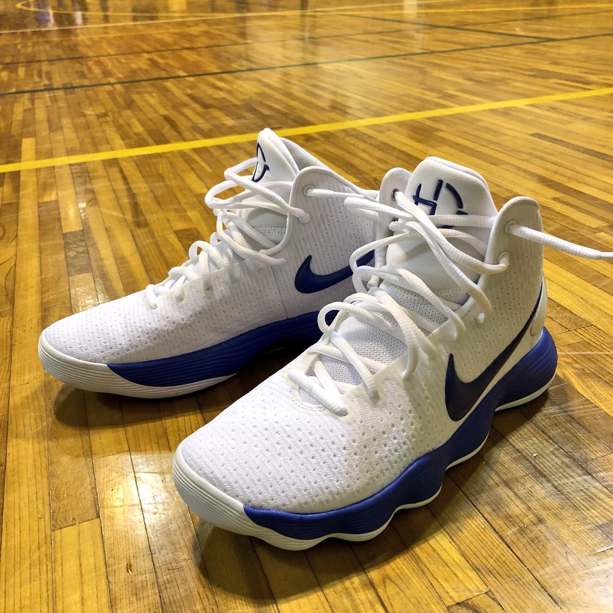 16Akicks's tweet photo. 今日のバスケ
HYPERDUNK 2017
#nike
#hyperdunk
#hyperdunk2017 https://t.co/UNV7MoXSlU