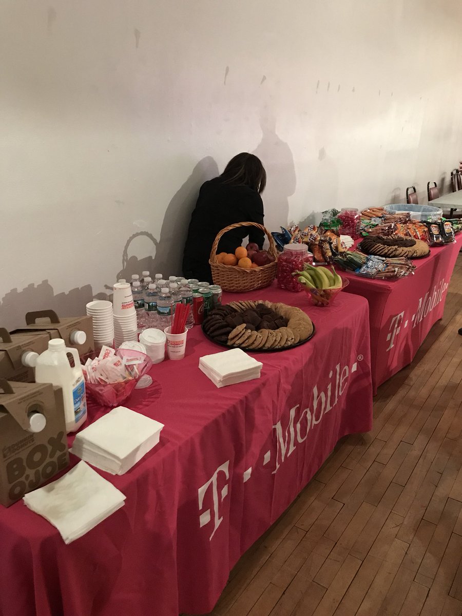 Corey_Magenta's tweet photo. @TMobile #mbxtownhall #tmomlk https://t.co/r7EciGnL1Y