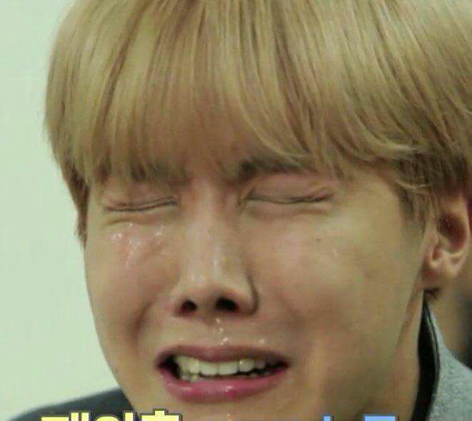 Valentina_ARMY3's tweet photo. #SUPERSTARBTS Repito,naci en el pais equivocado.
Ni queria jugar😢
#SUPERSTARBTS 

#iHeartAwards #BTS #BestBoyBand https://t.co/7ADtlT1I2R