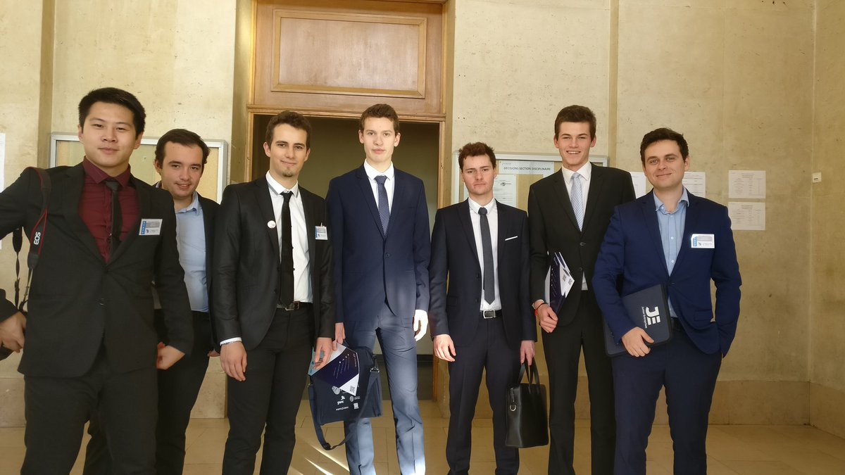 JMCAixMarseille's tweet photo. Rencontre avec @KSIecm lors du @ForumMiage Aix-Marseille #WeAreJE https://t.co/BSZSxAydB3