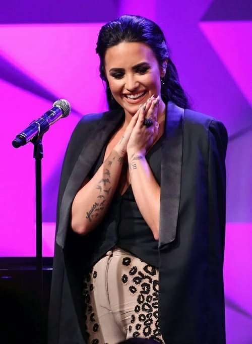 demetriascrewx's tweet photo. big reputation
#Batman #CutestPet #iHeartAwards https://t.co/tSHKqps3Af